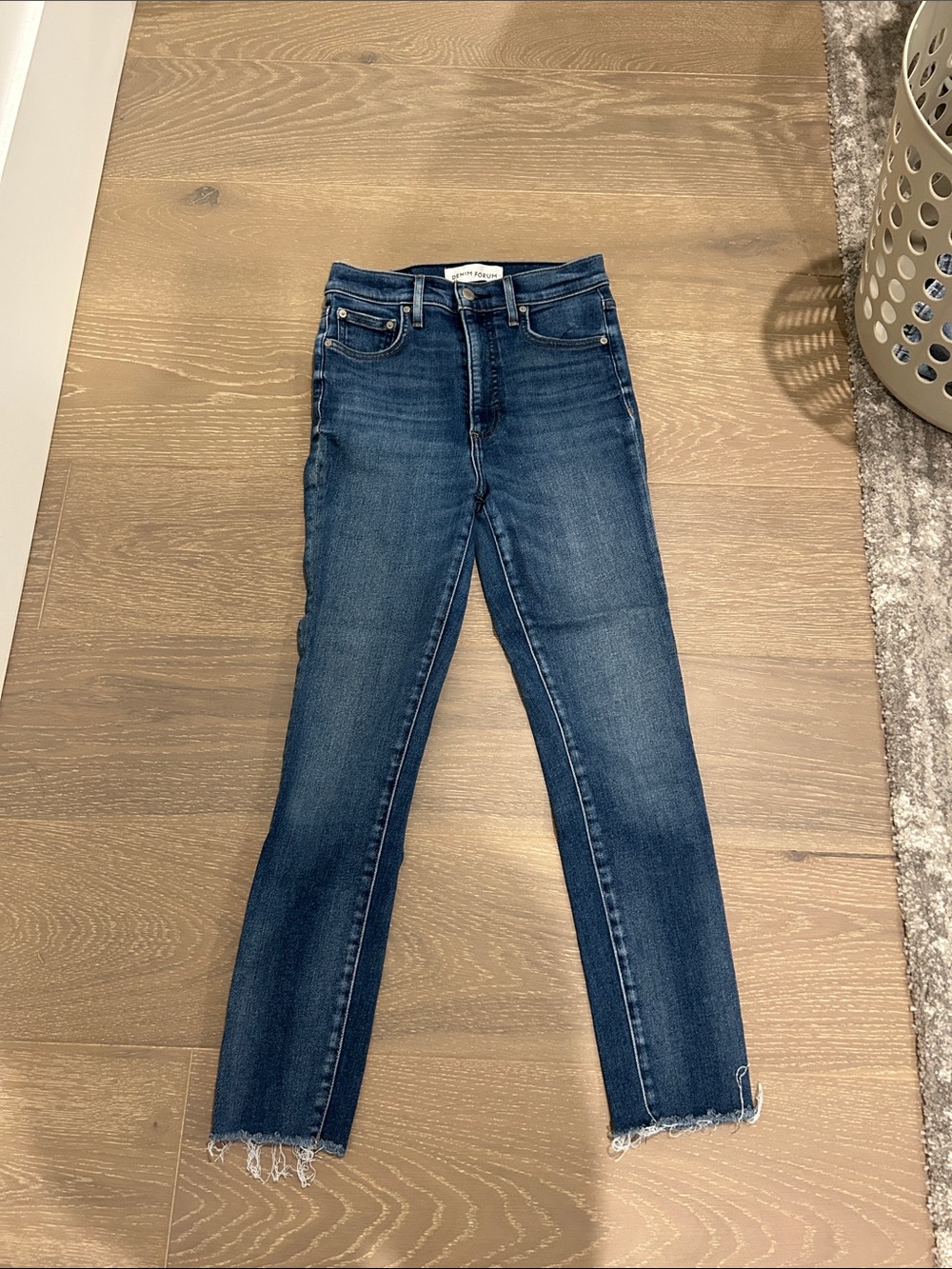 Denim forum size 26 Lola skinny crop